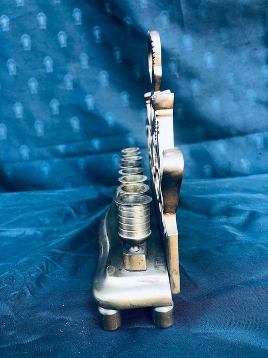 Świecznik mosiężny