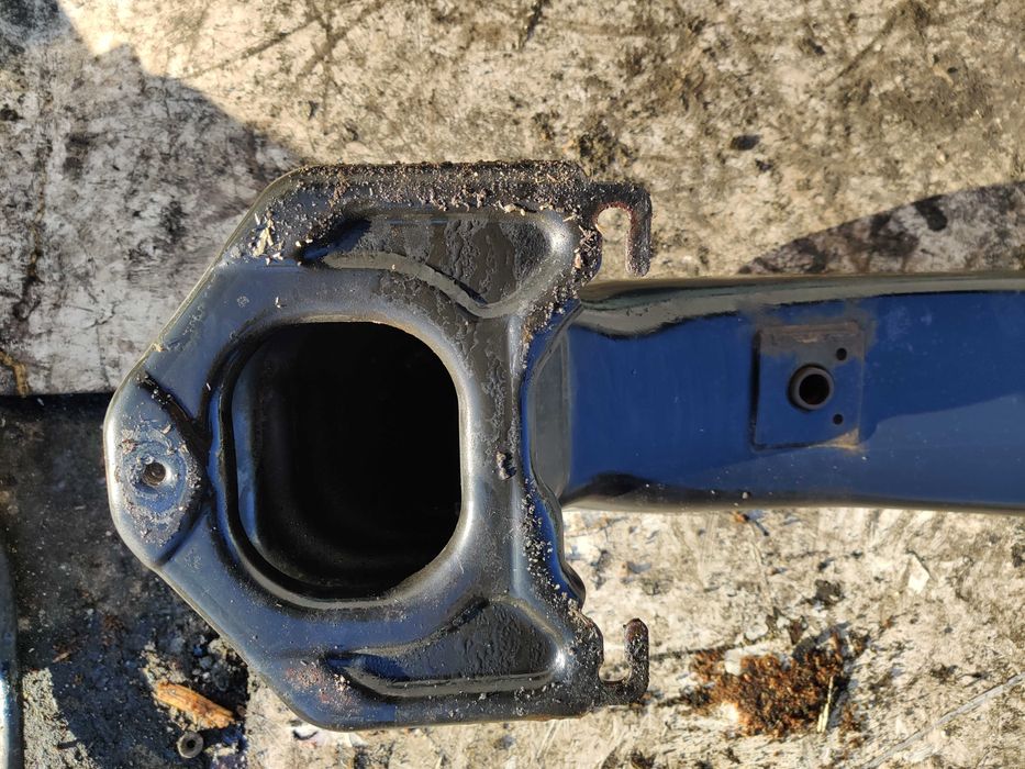 Ford Mondeo MK3 Belka Wzmocnienie Zderzaka Przednia Przód