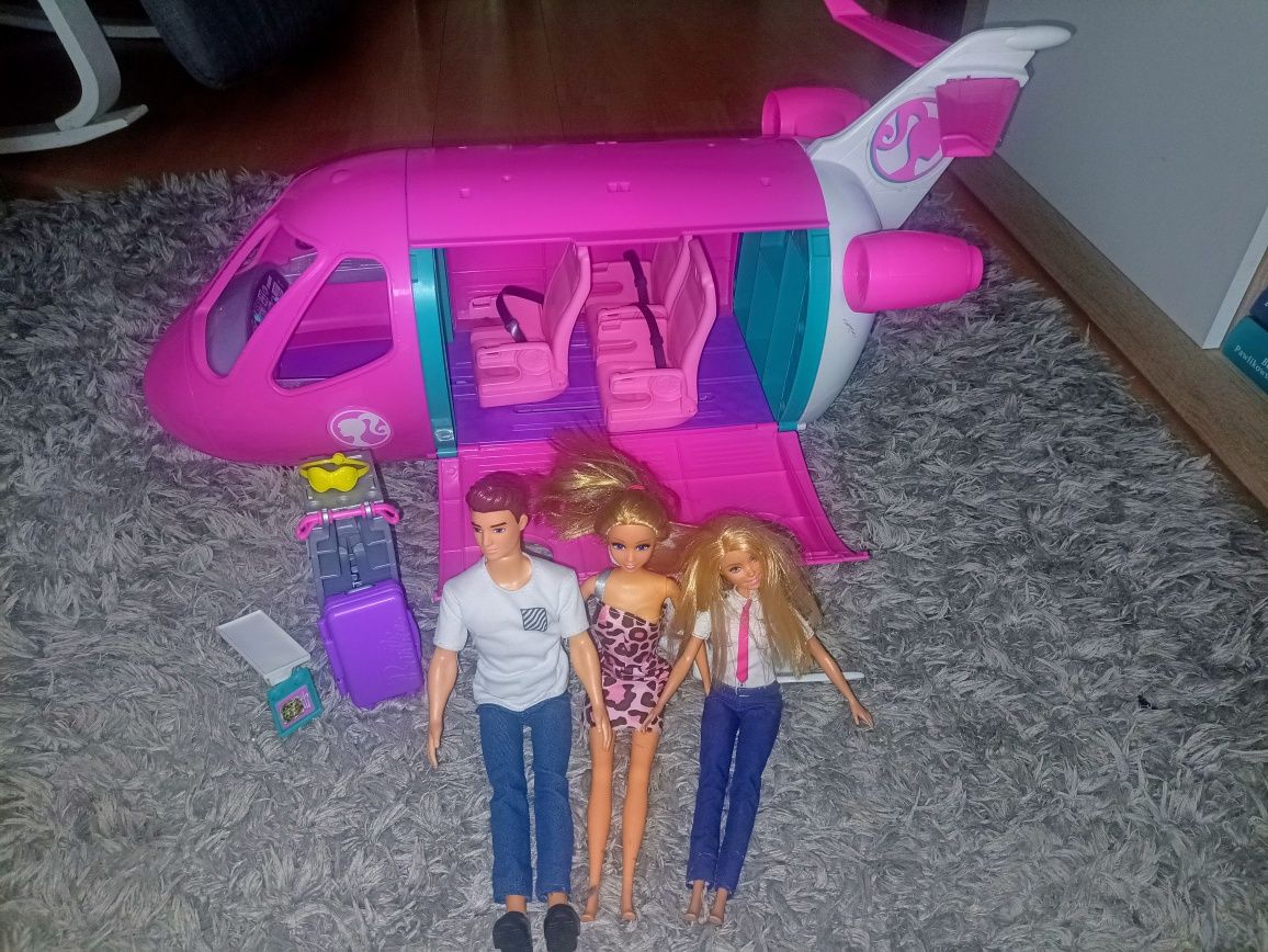 Samolot Barbie ...2 lalki Barbie plus Ken. Polecam!!!