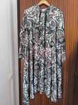 Vestido com capuz
