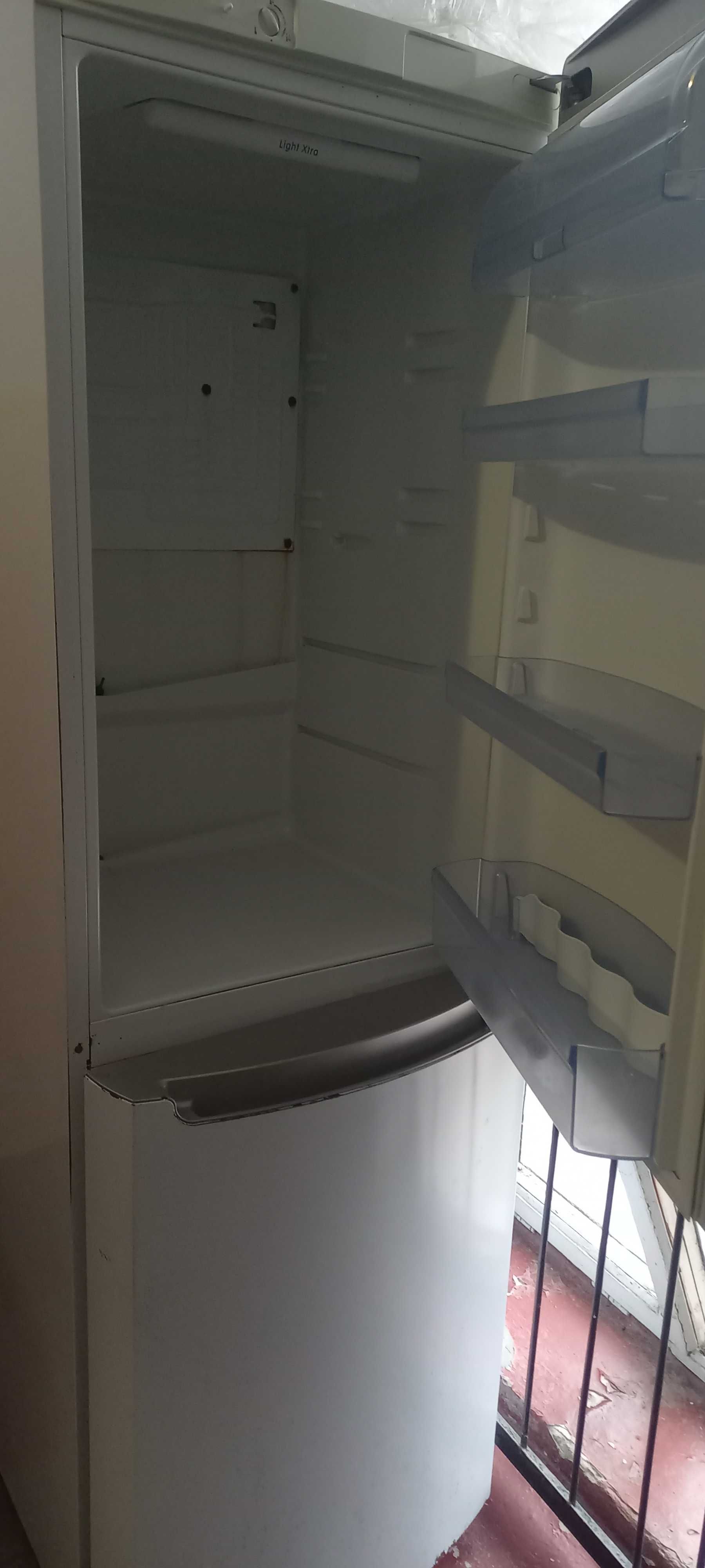Холодильник indesit