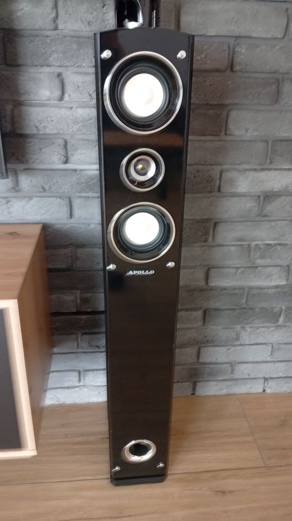 Kino domowe Sony z głośnikami.