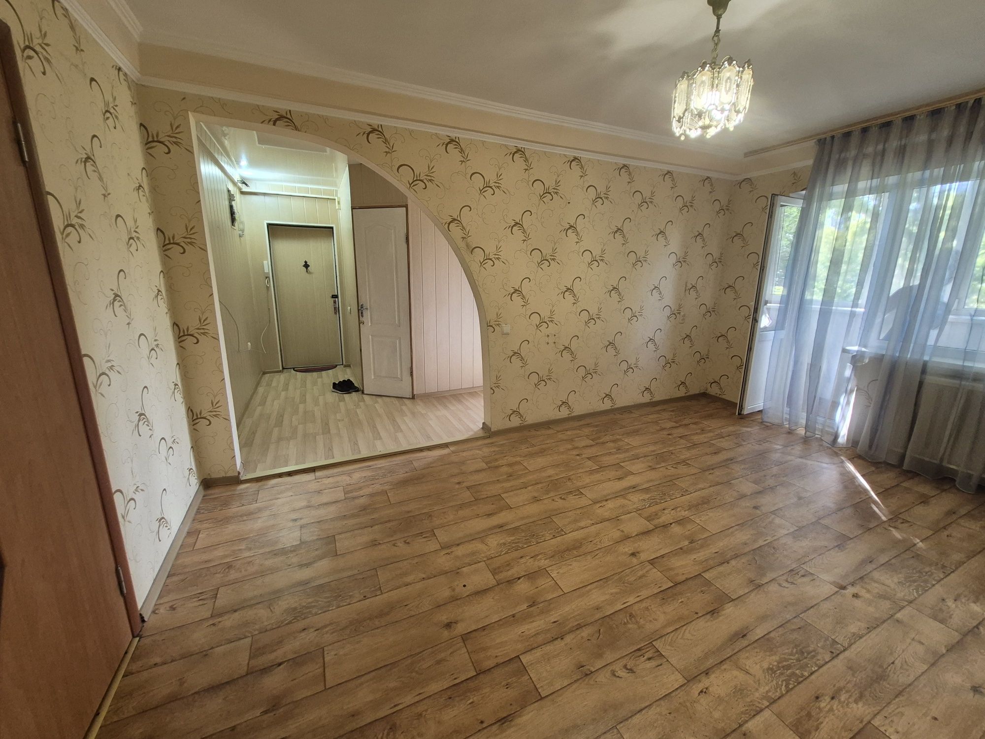 Сдам 2ух.комнатную квартиру р-н "ВАРУС" 5000гр.+ к.у.