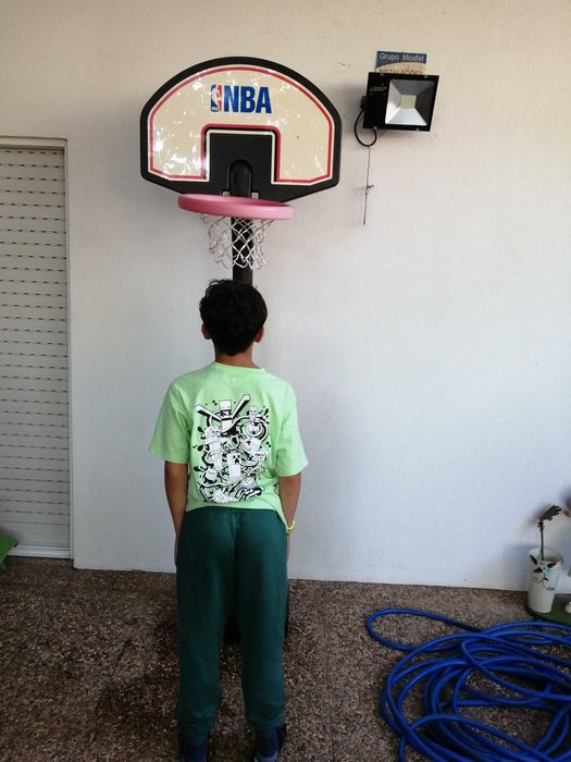 Tabela de basquete de criança ajustável com base