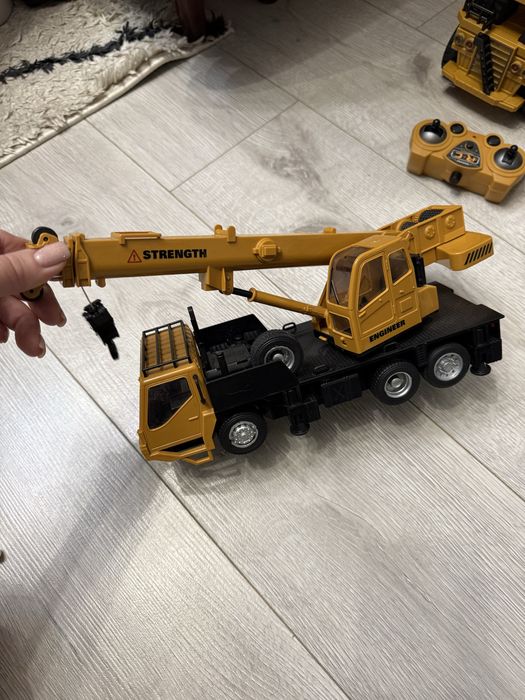 Набір з 5-ти машинок на пульті