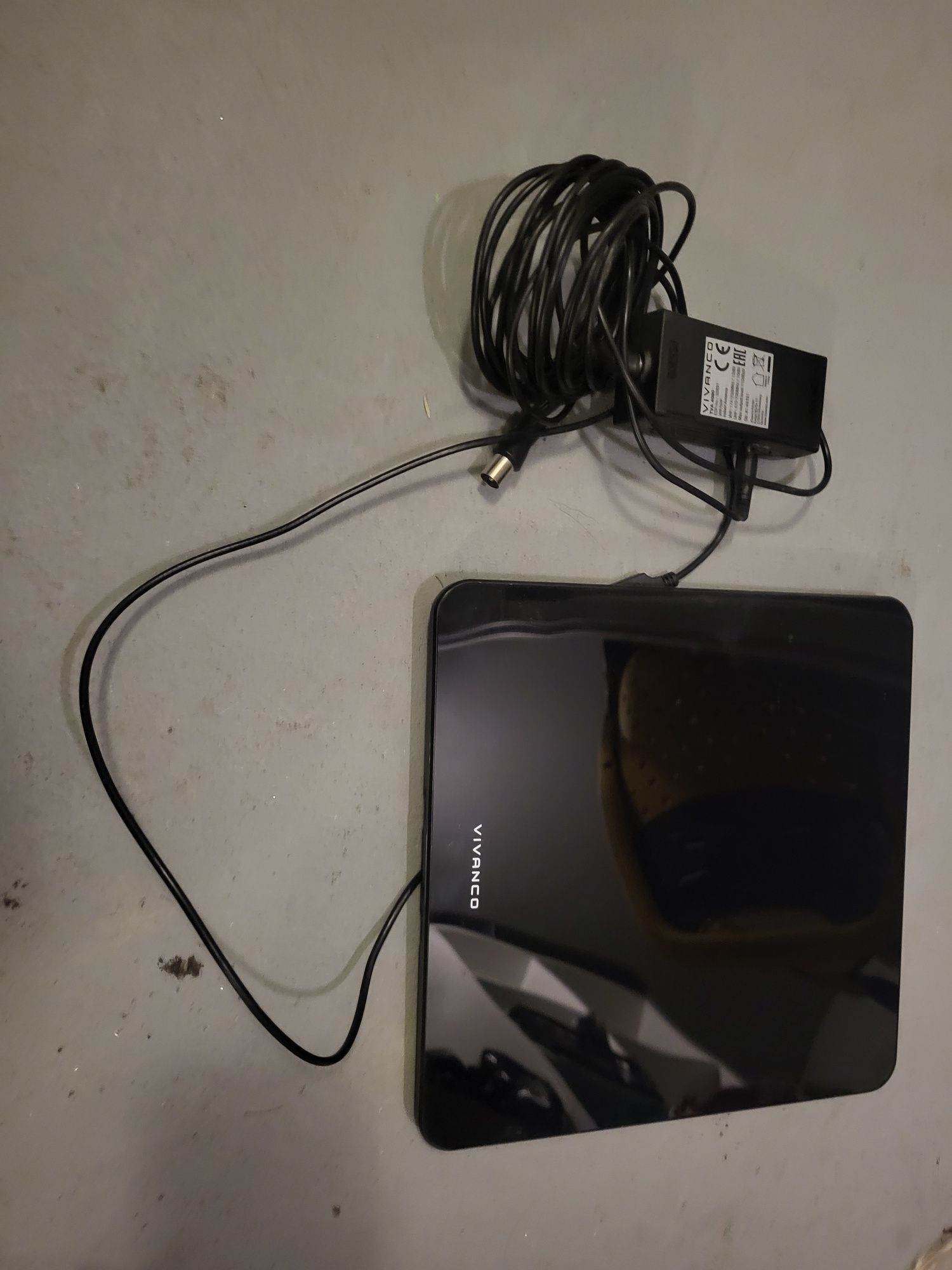Antena wewnętrzna analogowo-cyfrowa DVB-T Vivanco TVA 402