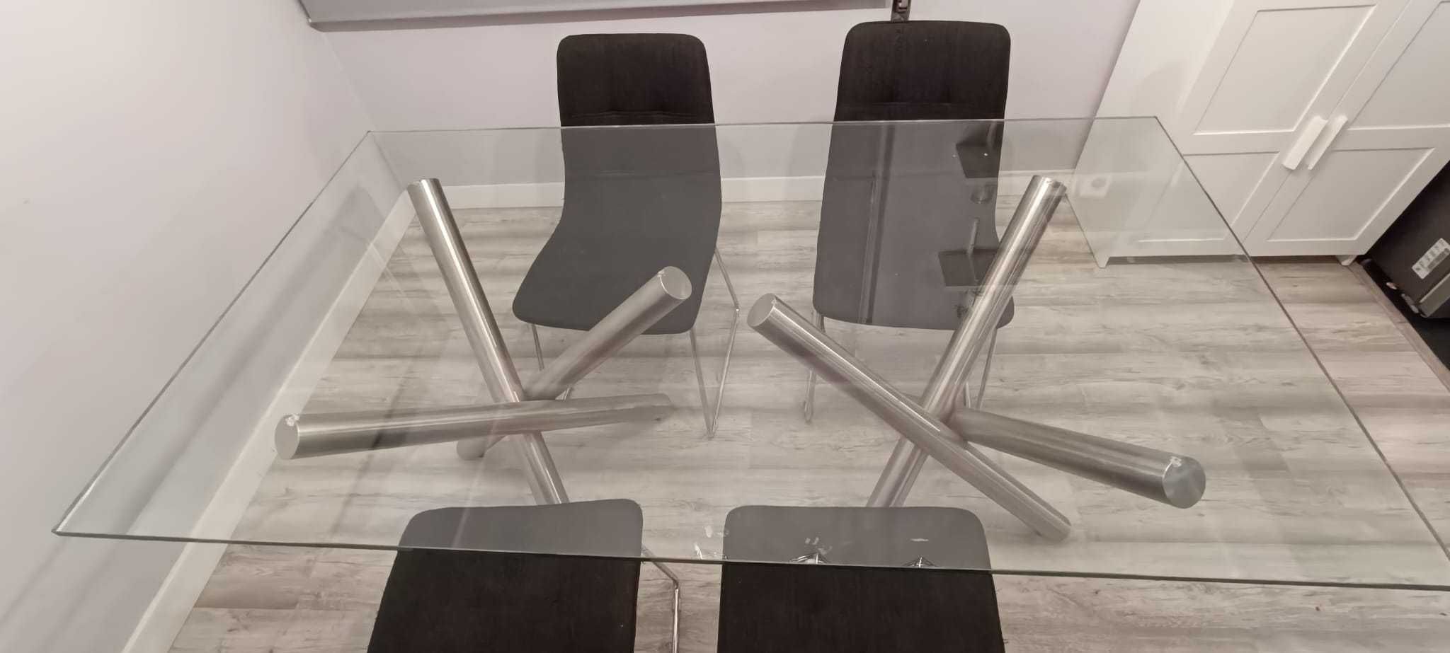Mesa de vidro e 6 cadeiras