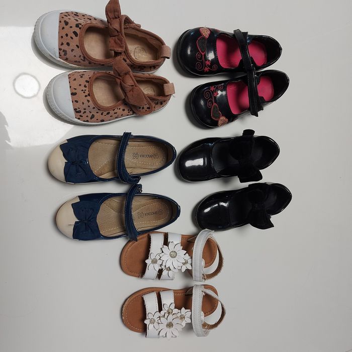 Buciki dla dziewczynki 27 . Pantofle / sandały