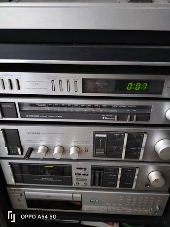 Aparelhagem rádio ,cassetes ,CD , discos relógio  2 colunas ,Pioneer