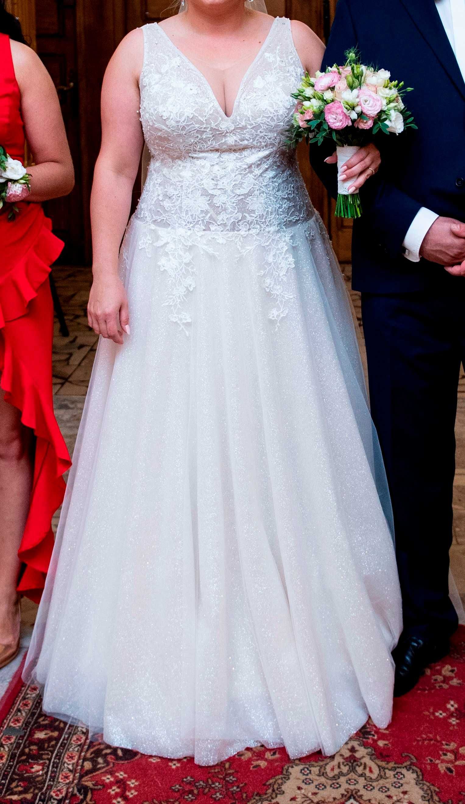 Piękna Suknia ślubna plus welon i biżuteria!