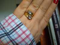 Złoty pierścionek z kamieniem księżycowym