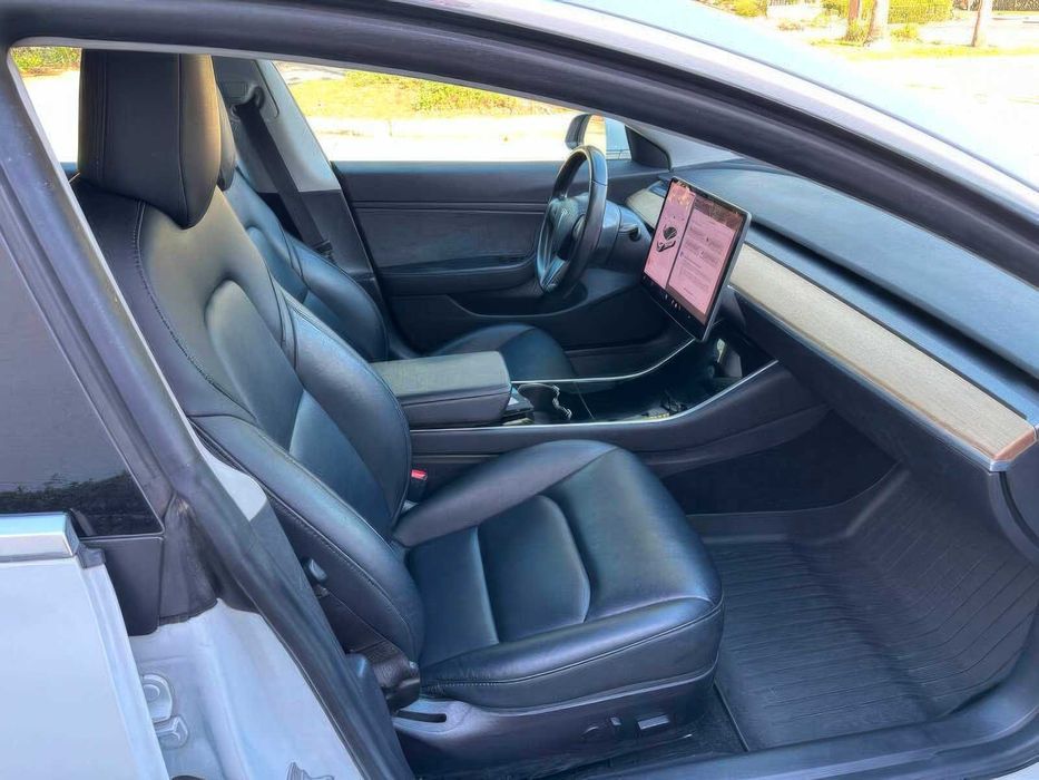 Tesla Model 3 Long Range      2019