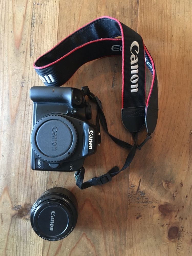 Máquina fotográfica Canon EOS 1000D