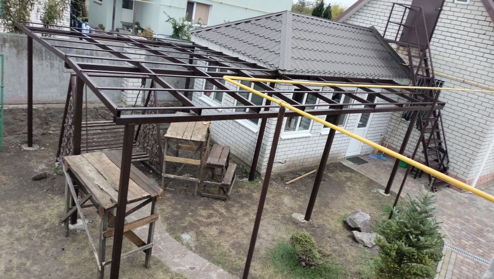 Навесы для авто любой сложности, из металла поликарбоната дерева забор