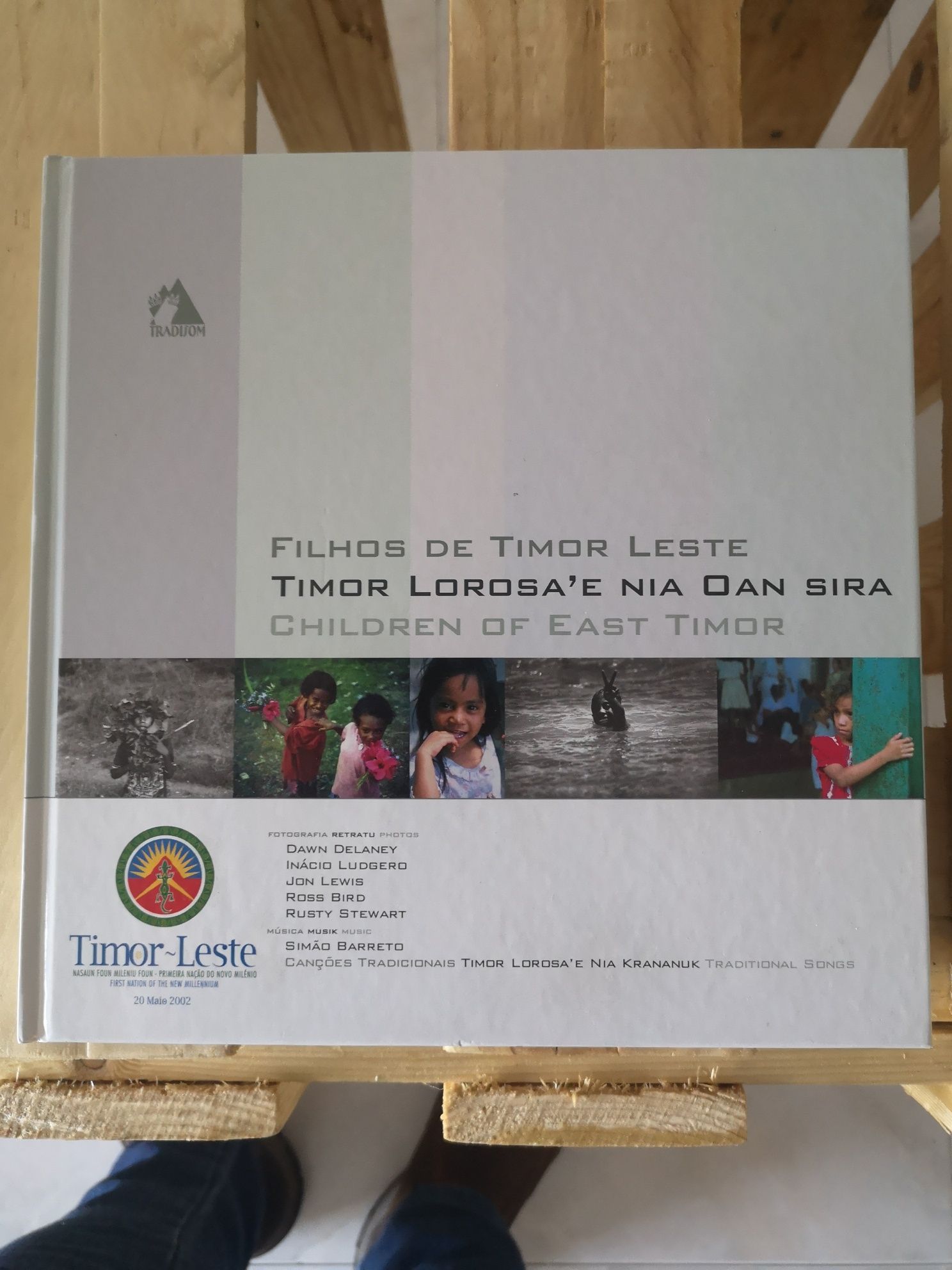 Vendo Livro Filhos de Timor Leste