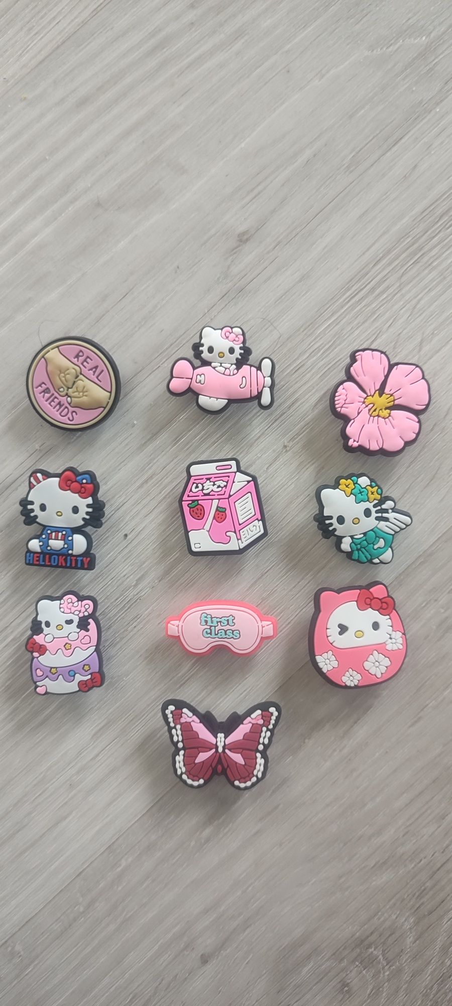 Przypinki do Crocs Hello Kitty 10 szt