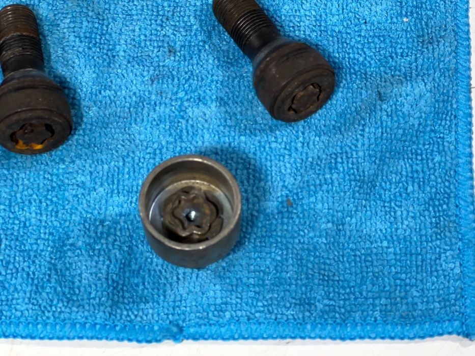 BMW F01 F10 F20 F30 G01 G30 Śruby zabezpieczające do kół złodziejka