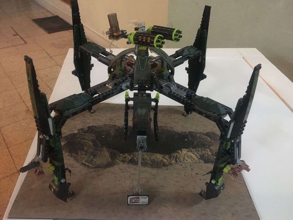 Lego striking venom