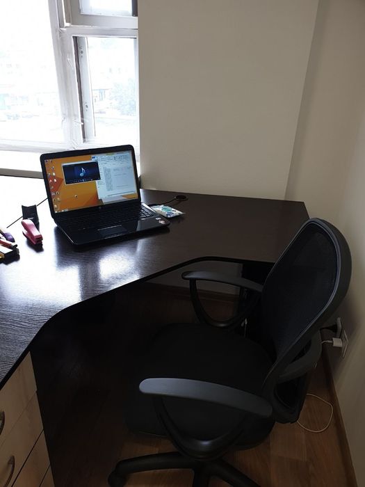 Стіл офісний м.Київ, лівий берег!