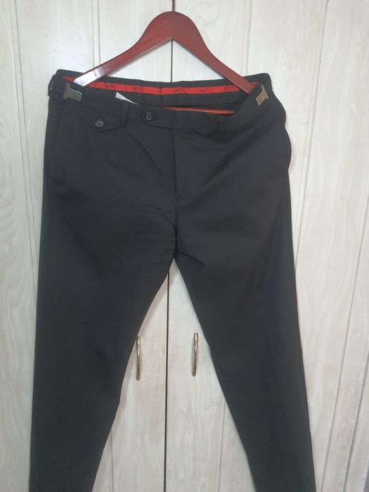 Брюки  Hugo Boss.