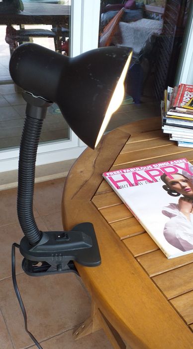 Candeiro 250V/50-60HZ em ótimo estado