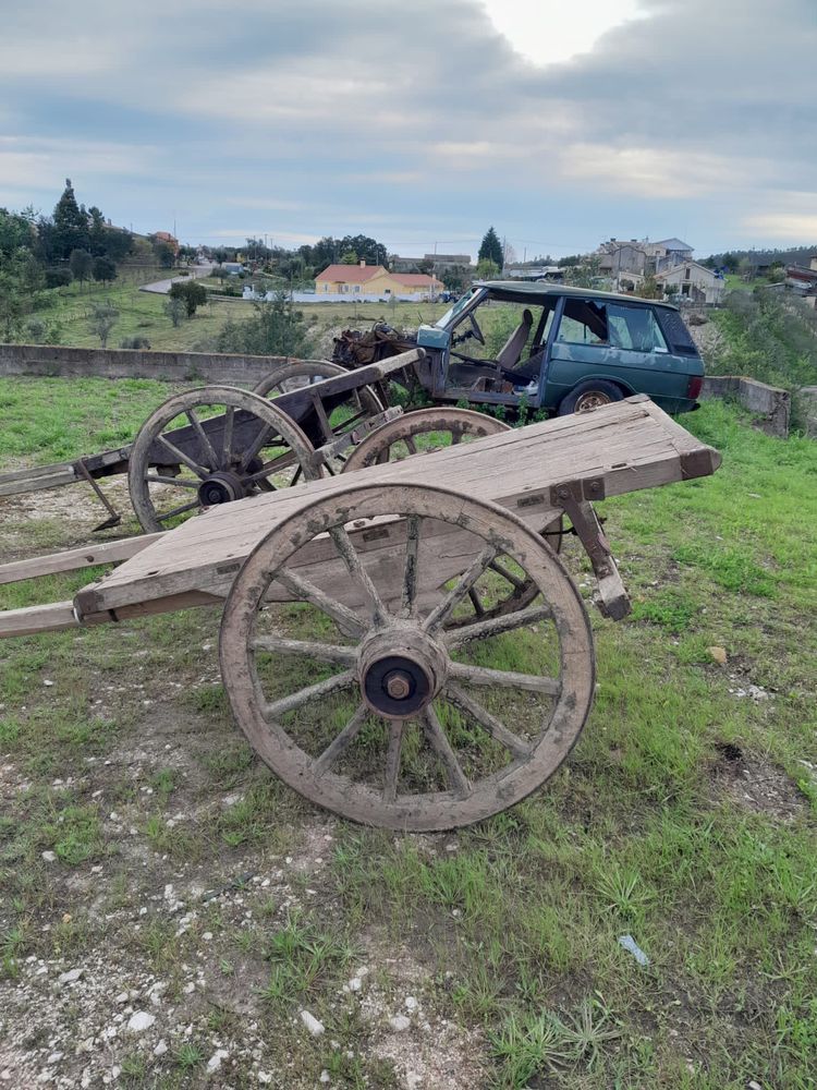 3 carroças em madeira antigas