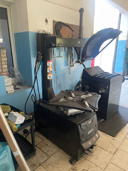 Обладнання для шиномонтажу станок монтажний та балансувальний