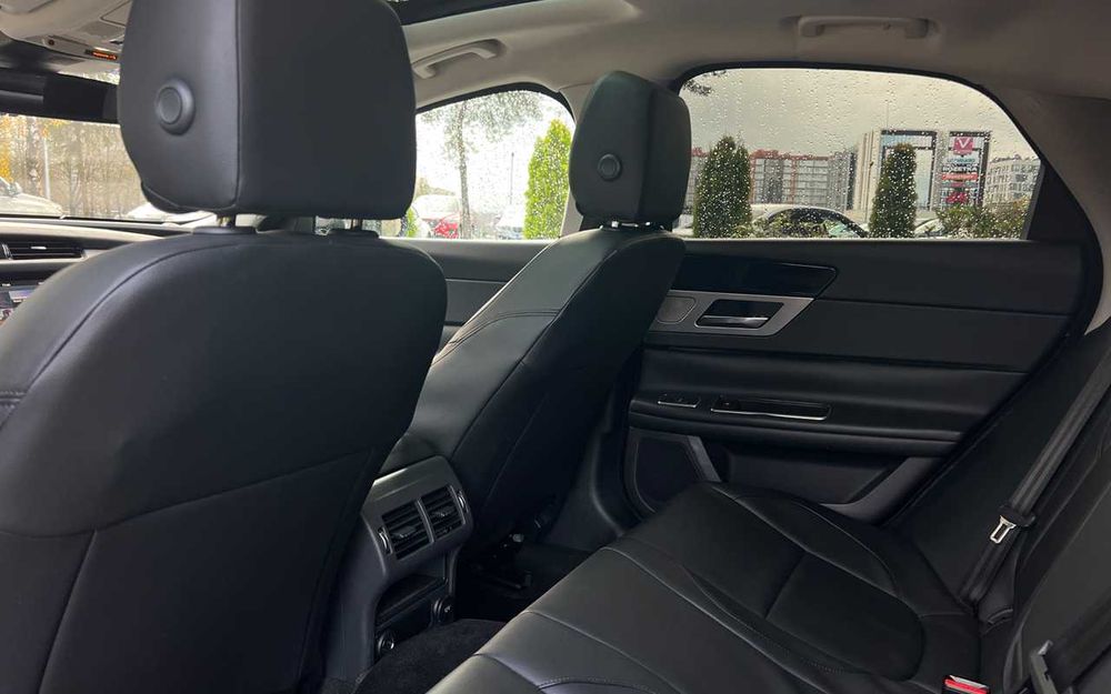 Jaguar XF 2015 рік