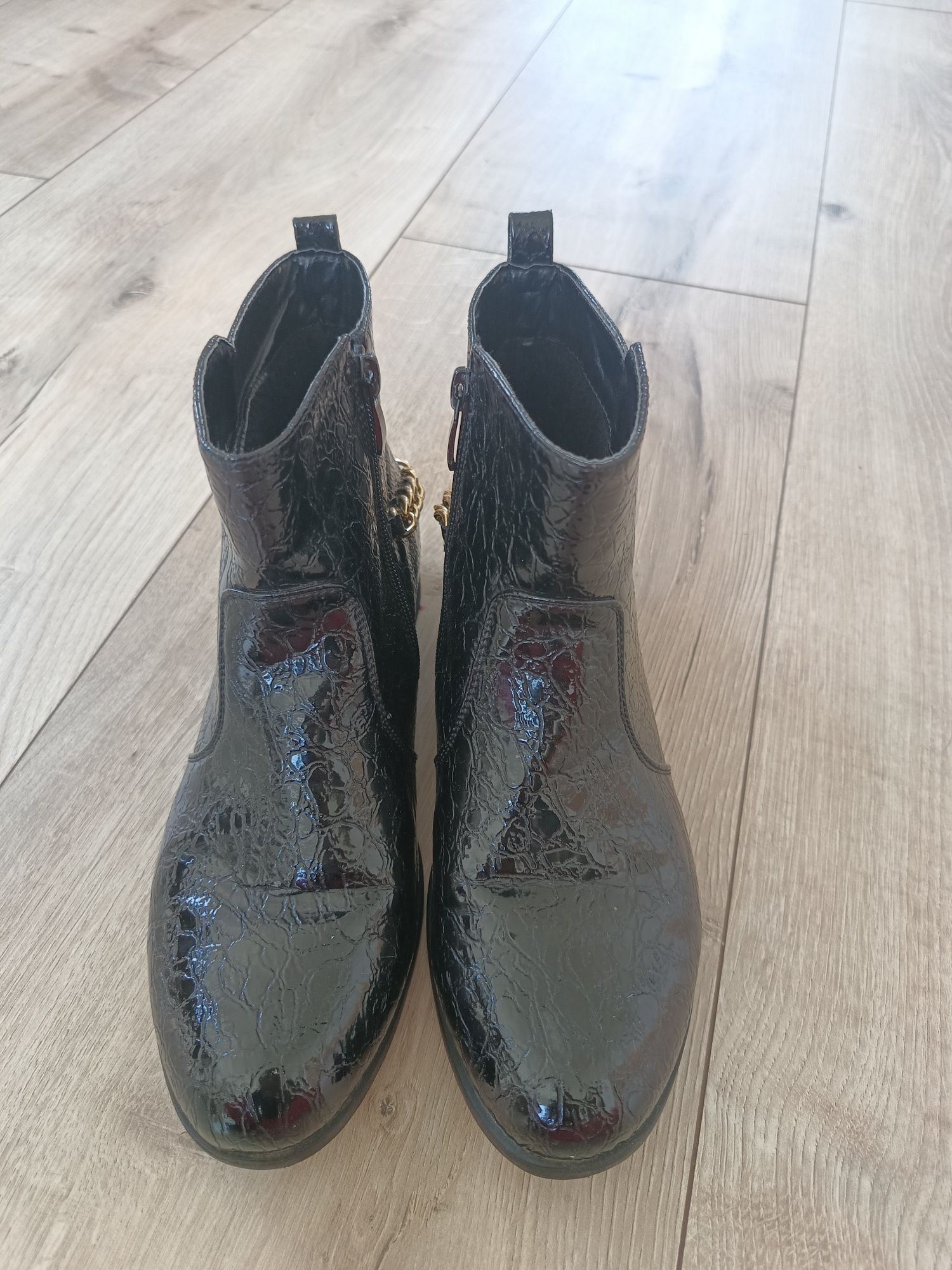 Botki lakierowane r 40