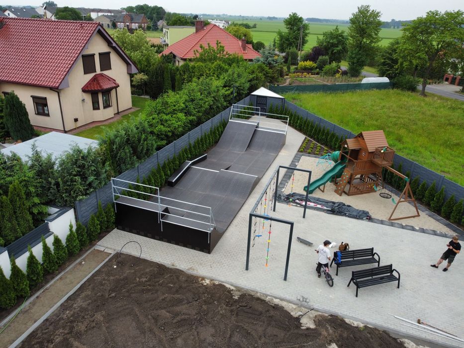 Backyard skatepark - rozbudowana minirampa FLYBOX