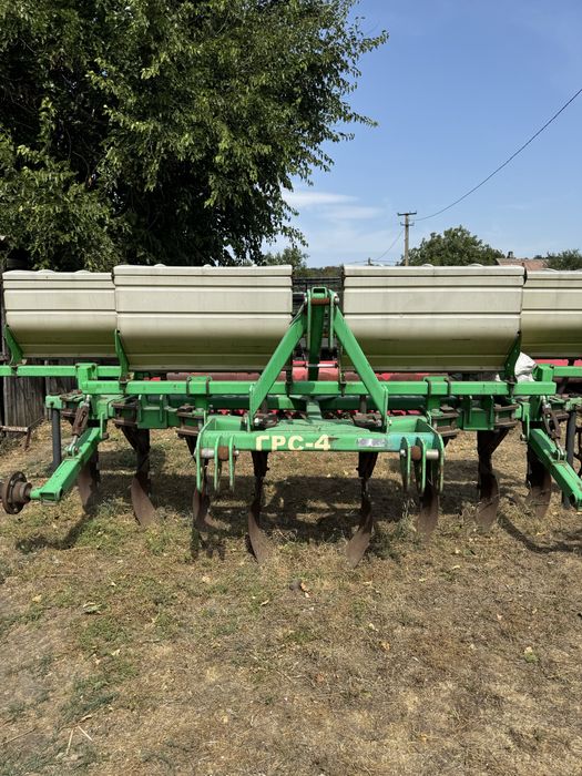 Глибокорозпушувач ГРС-4 з системою внесення добрив