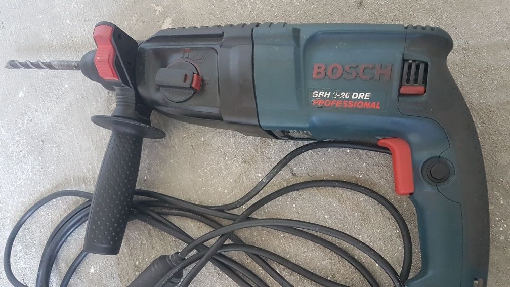 Перфоратор BOSCH 2-26 DRE 
Оригинал
В хорошем техничес