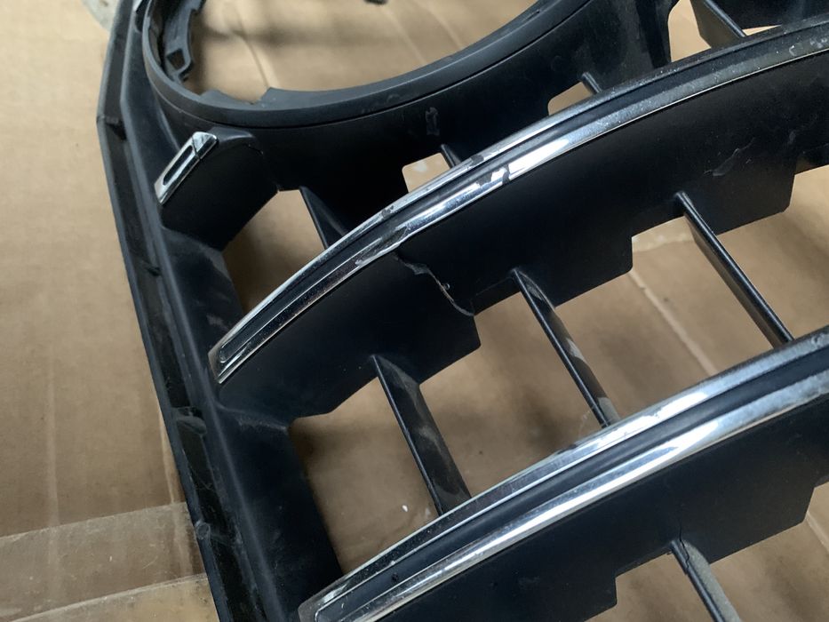 Решотка радіатора на Mercedes w205 с63AMG. Опис ниже.