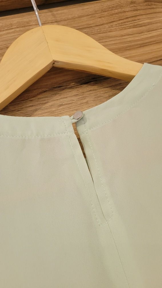 Bluzka top śliska Mohito XS 34 miętowa bez rękawów koszulka do pracy c