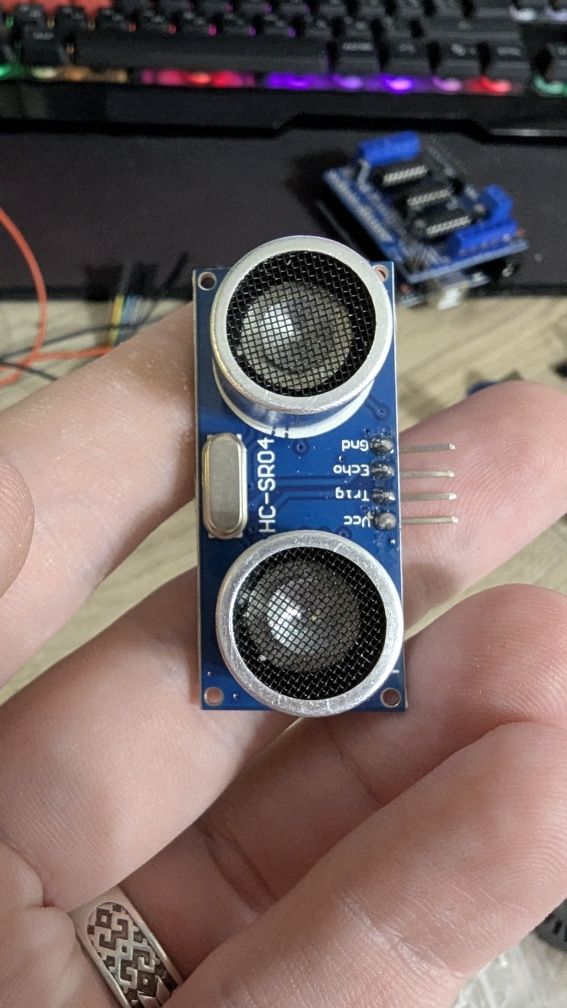 Робот на Arduino UNO