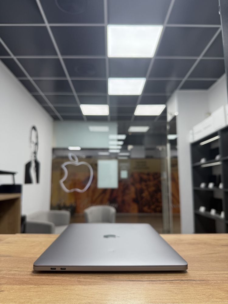 MacBook Pro 15 2018(2019) i7 • 16Gb • 256Gb 230 циклів Макбук Гарантія