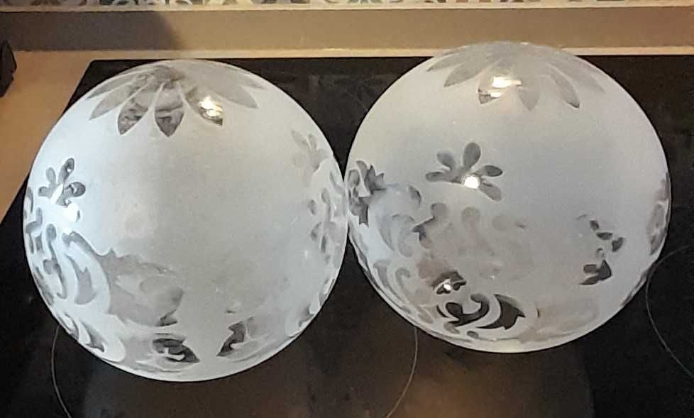 Globos (2) para candeeiro em vidro branco gravado a fosco