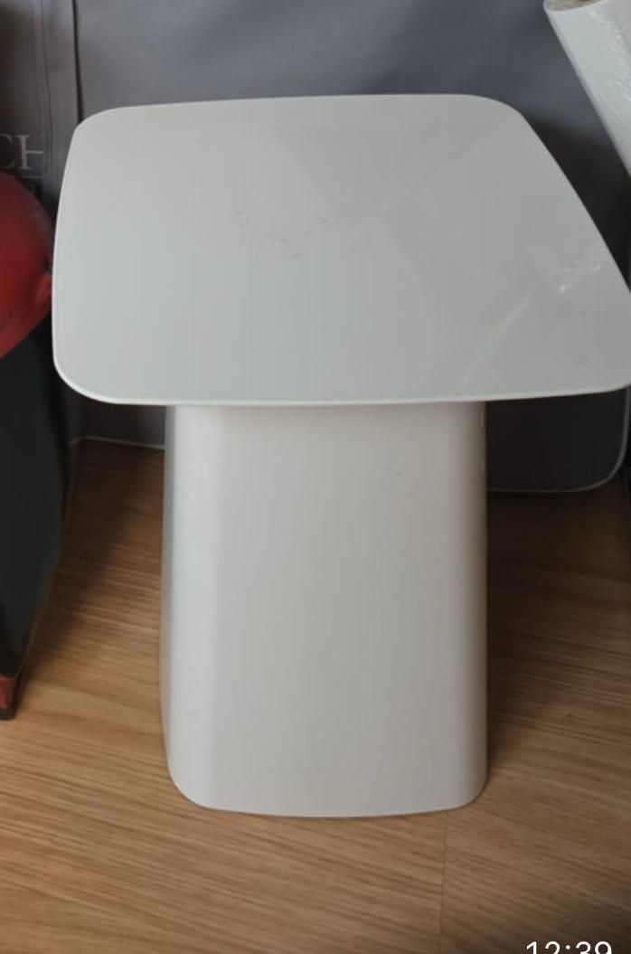 Mesa design de metal branco