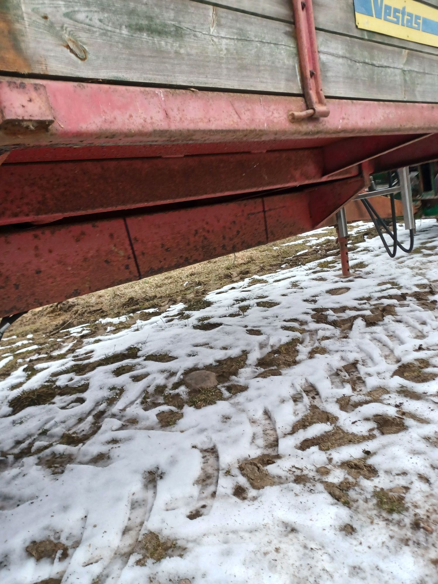"Przyczepa jednoosiowa tandem z żmijką przeładowczą"