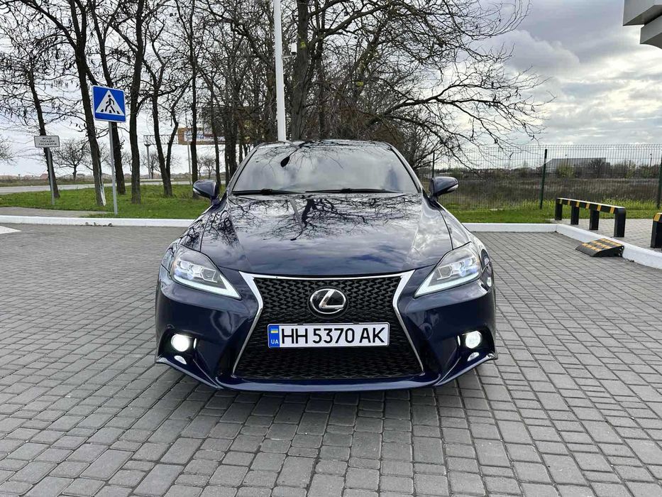 Lexus IS250 на коже с люком (2.5 бензин, автомат, 2012 год)