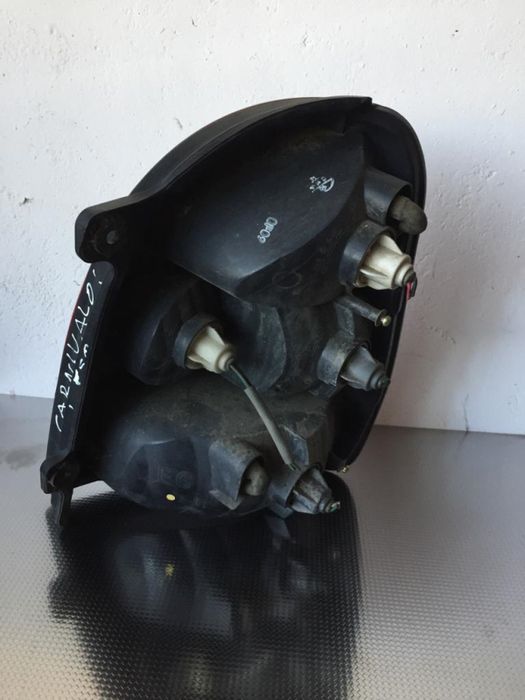 Farolim esquerdo KIA Carnival II (GQ)