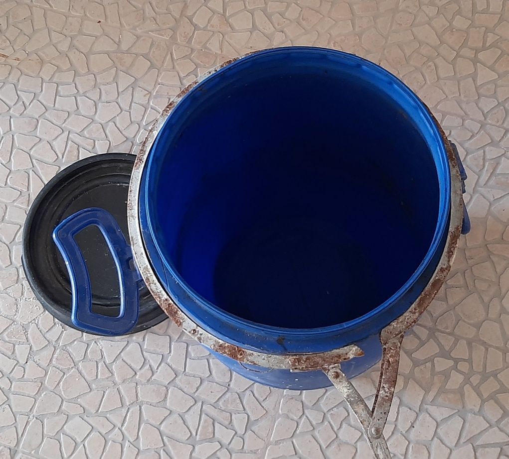 Barrica azul para armazenar ou tranporte