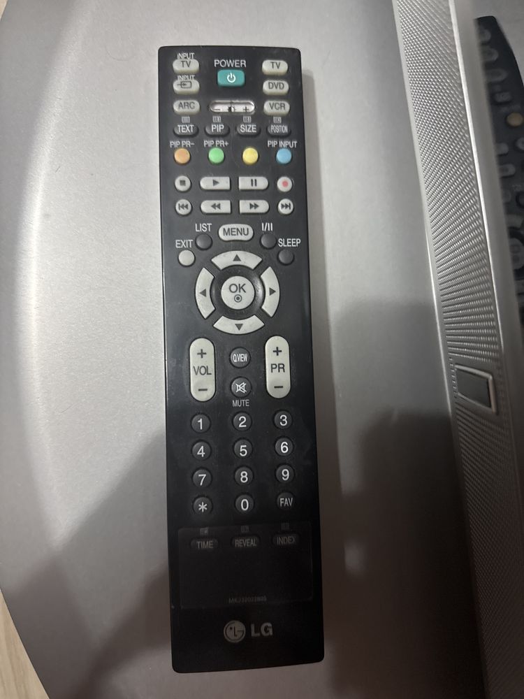Телевізор lg 42pc1rr 2006 року
