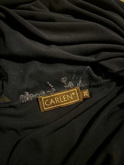 Granatowa dopasowana sukienka z prześwitującym tyłem