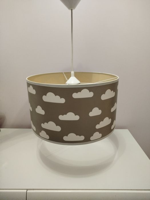 Lampa wisząca dla dziecka w chmurki .