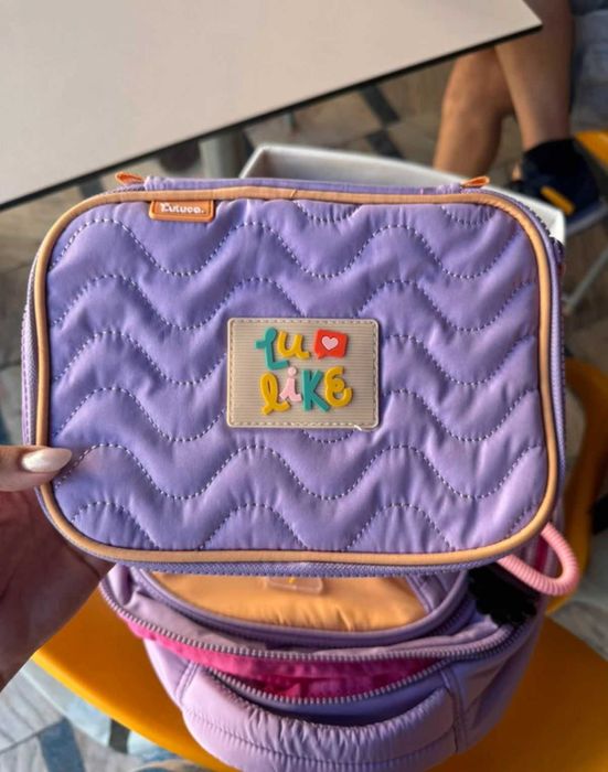 Mochila Luluca com  estojo  - tudo novo