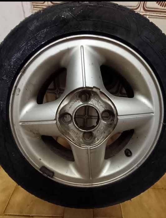 Vendo ou troco jantes especiais completas do Ford fiesta de 2000