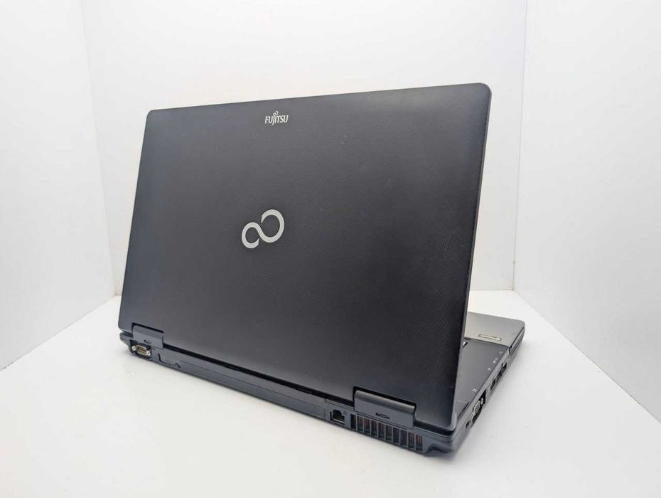 Fujitsu S752: Intel i3-3320M HDD:500gb RAM:6gb Intel HD Graphics 15.6