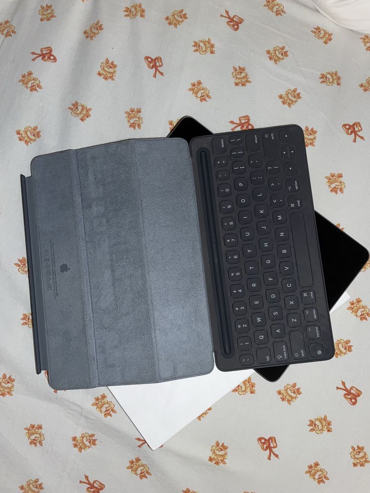 iPad Smart Keyboard for iPad (Black)
