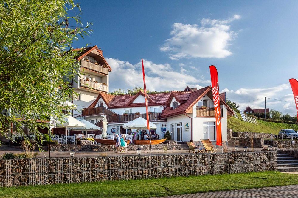 Hotel lub domki nad jeziorem, noclegi śniadanie, pokoje mazury